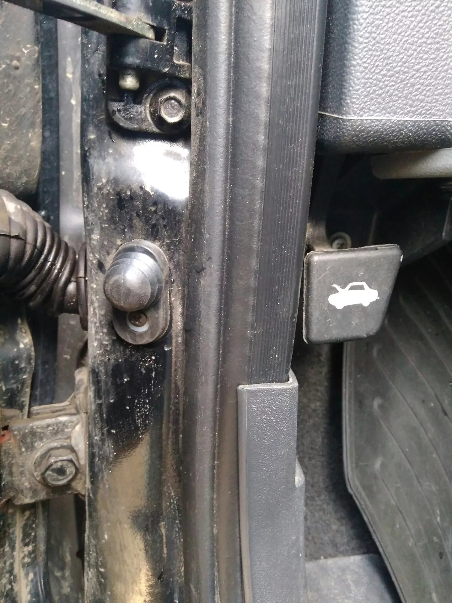 Концевик капота нива 4х4. Концевики капота е65. Концевик двери ваз 2105. Концевик багажника гольф 4. Концевик двери vw polo 5.