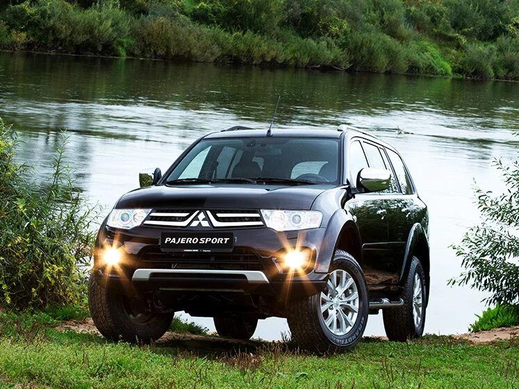 Паджеро спорт дилер. Mitsubishi Pajero Sport. Mitsubishi Pajero Sport внедорожник. Mitsubishi Pajero Sport 2013. Mitsubishi Pajero спорт 2014.