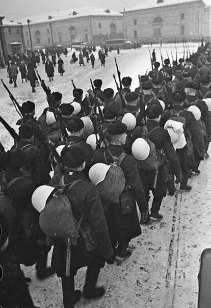 31 декабря 1941. 1-Й Московский отдельный отряд моряков. 1-Й отдельный отряд моряков. Столица в осадном положении.