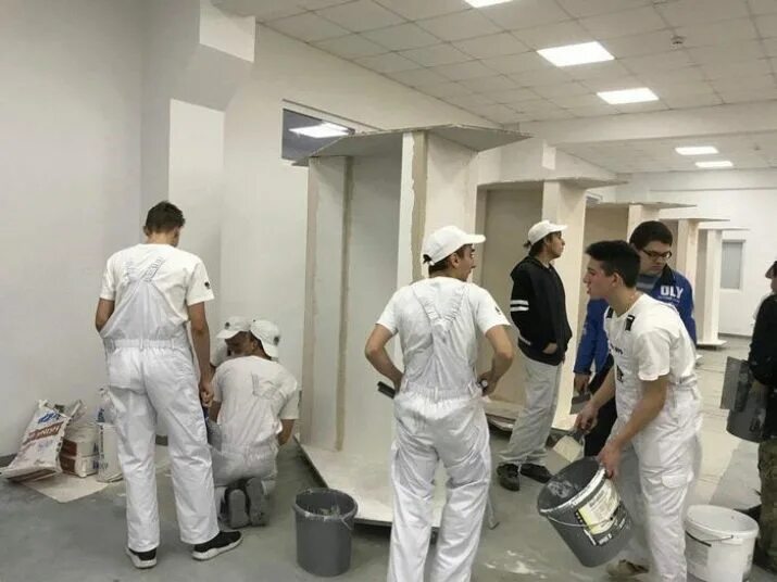 Сколько получает штукатур. Маляр зарплата. профессиональный маляр. маляр штукатур зарплата. оклад маляра.