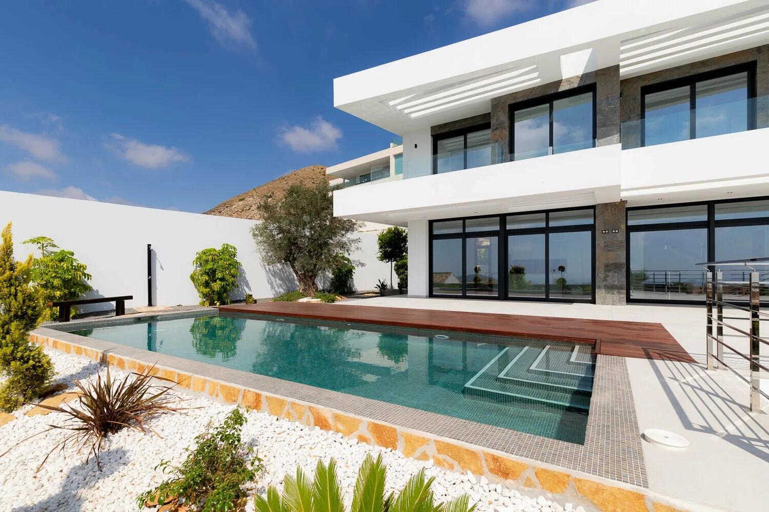 Торревьеха дом. Испания город барселона виллы. Кристиана рональдо на вилле. Вилла в малаге. Жилье в аликанте испания.