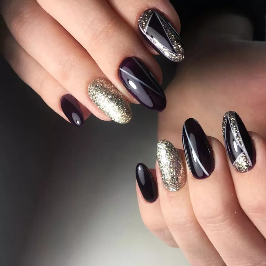 темный маникюр. маникюр черный с серебром. маникюр серебристый с черным. черные ногти. маникюр миндаль 2023 черный черный.