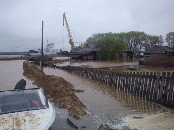 Погода в усть ишиме на неделю. Усть-Ишим Омская область. Усть Ишим население. Наводнение Тевриз. Паром на Иртыше Усть-Ишим.