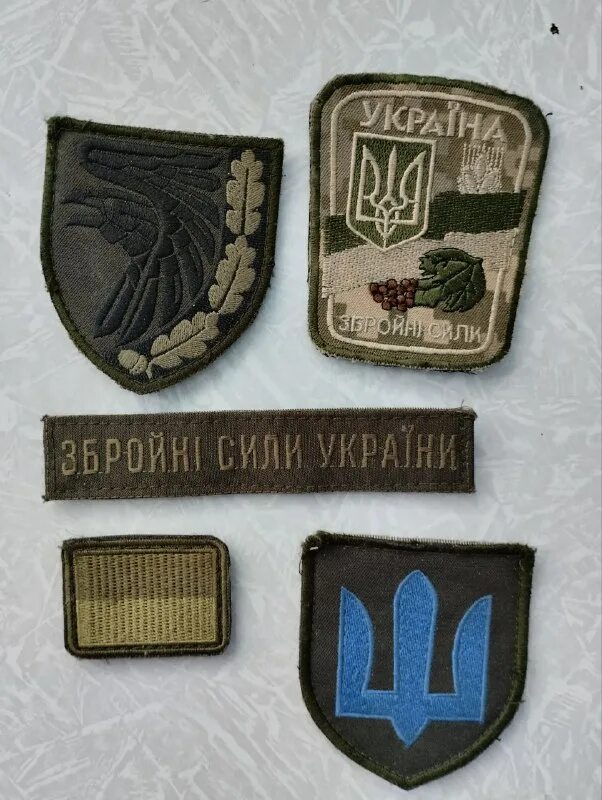 Трофейные шевроны. Шевроны украинских нацистов. Шеврон халуая. Шеврон нашивка зсу. Трофейные шевроны.