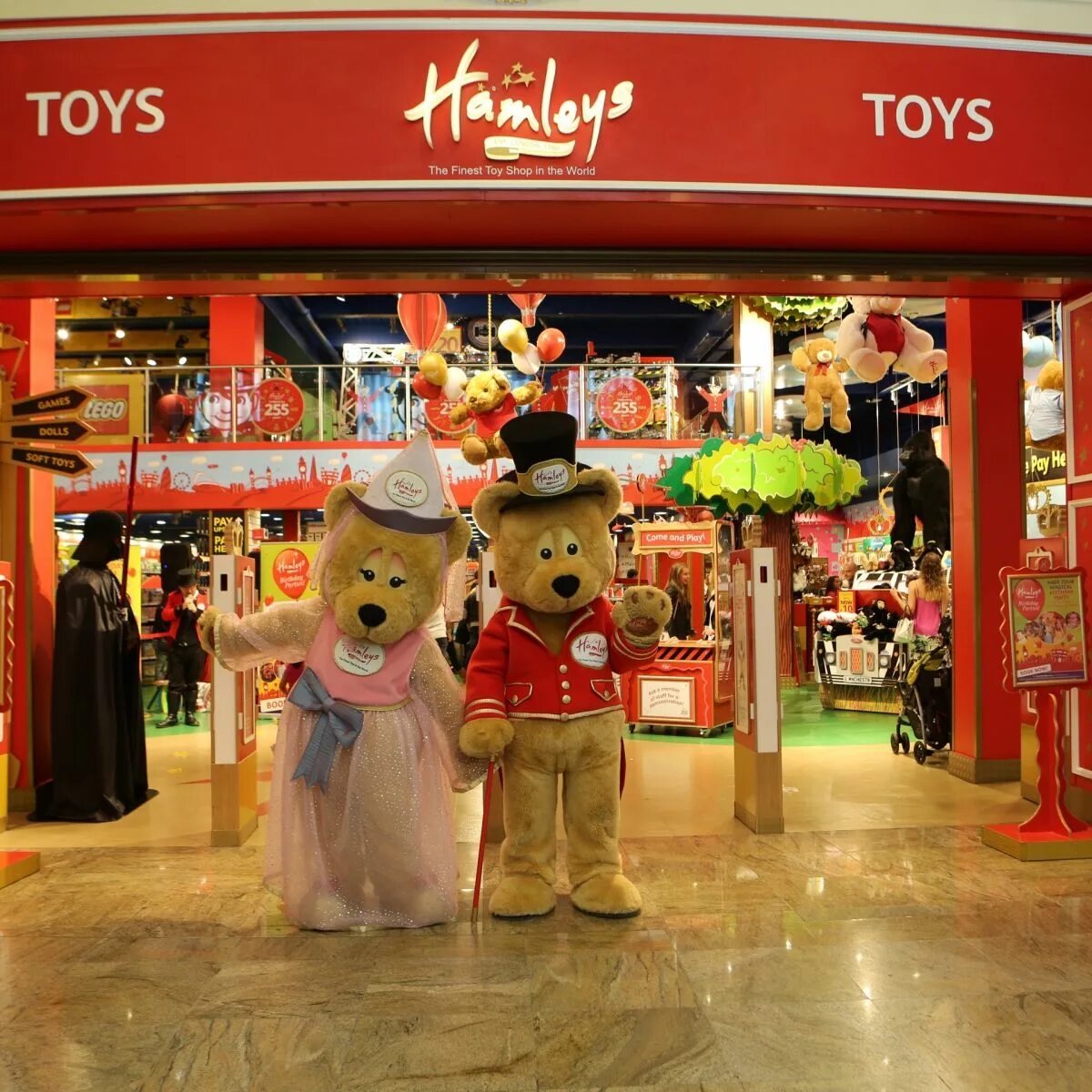 Hamleys london. Хамлес магазин игрушек Лондон. Hamleys Toy shop. Hamleys Москва. Хамлис детский магазин игрушек Англия.
