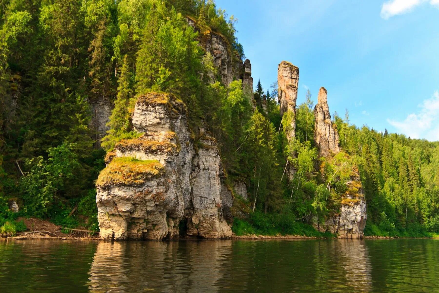 Чусовая река россии. Река Вишера Пермский край. Пермский край река Чусовая камень столбы. Урал, Чусовая, река, скала. Река Вишера пермскийкпай.