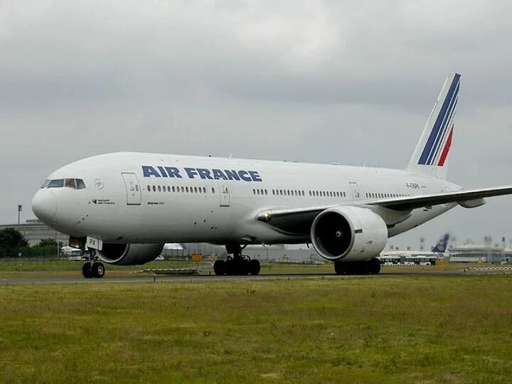 100 777. Boeing 777 x plane 11. Боинг двухэтажный 777. Дальнемагистральный боинг 777. Старый боинг.