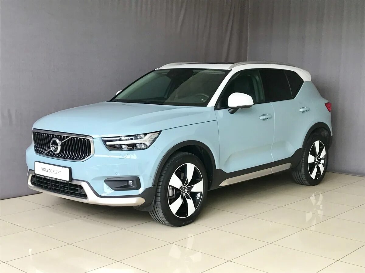 Купить вольво хс40. Вольво ХС 40 голубая. Volvo xc40 голубая белая. Вольво хс40. Volvo xc40 голубая.