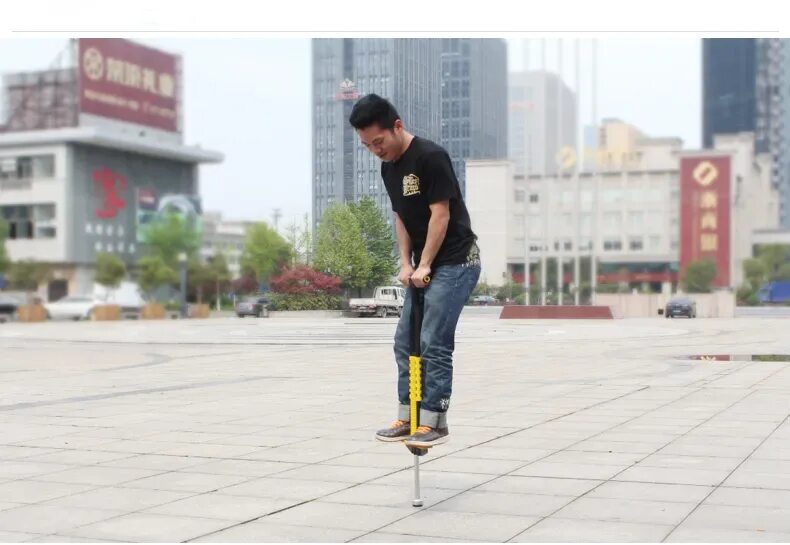 Как называются люди которые скачут на палках. Детские прыгучие ходули. Кузнечик попрыгунчик тренажер. Джампинг ходули. Как называются люди которые скачут на палках.