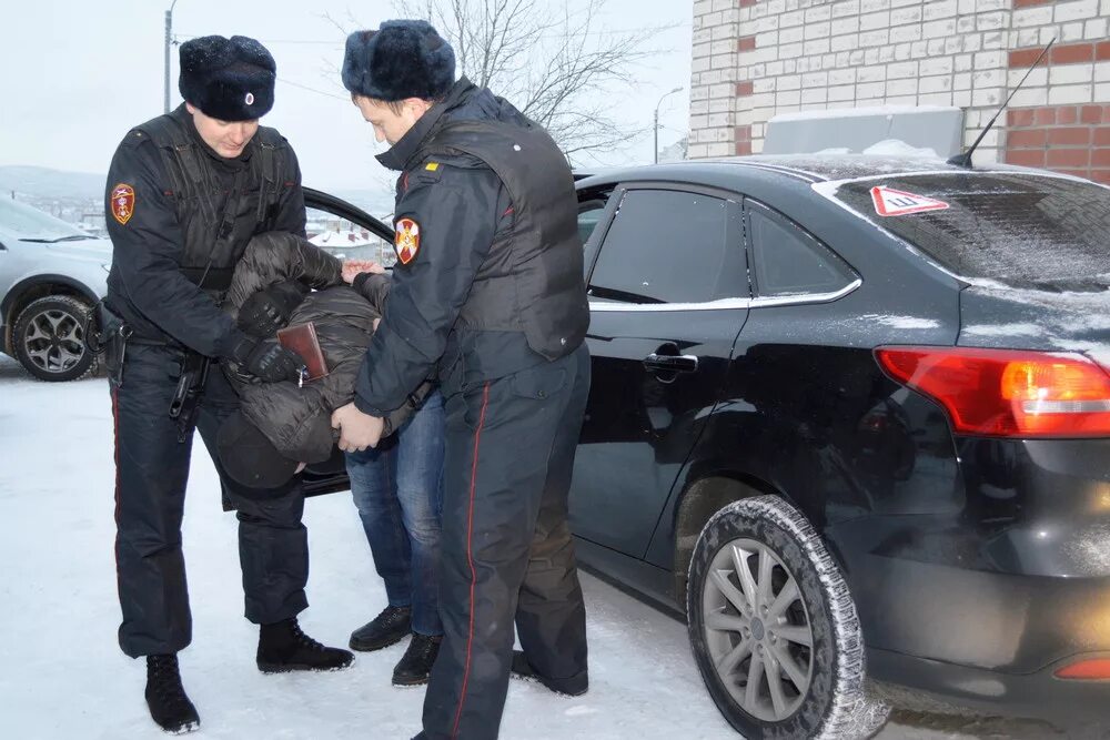 Задержание автомобиля. Автомобили криминальной полиции. Полиция задержала угнанную машину. Аресты автомобилей сайт гибдд