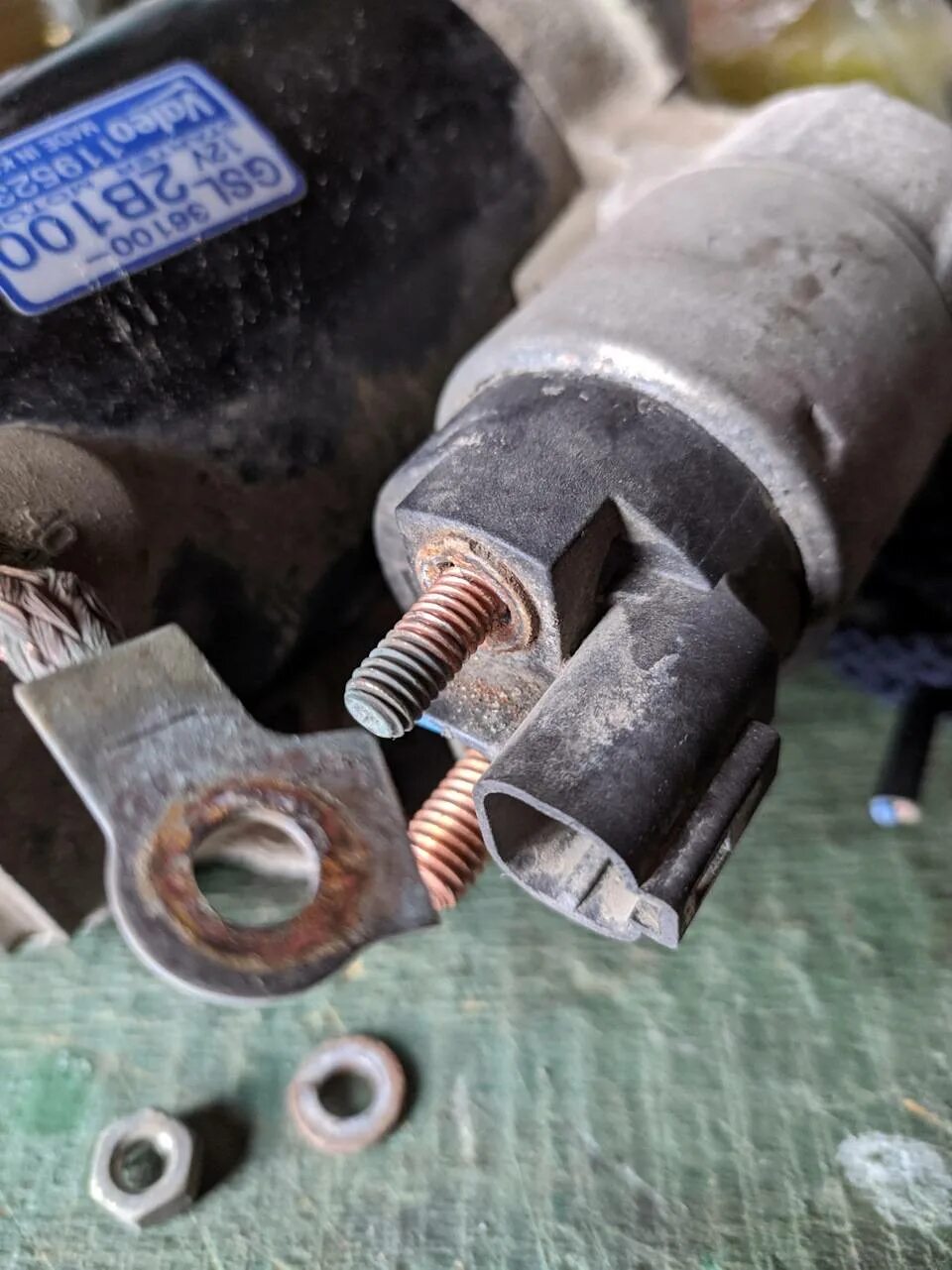 Щелкает реле стартера но не крутит. Шевроле кобальт реле топливного насоса. Шевроле вива 1. Почему при повороте ключа. Панель приборов hyundai solaris индикация.