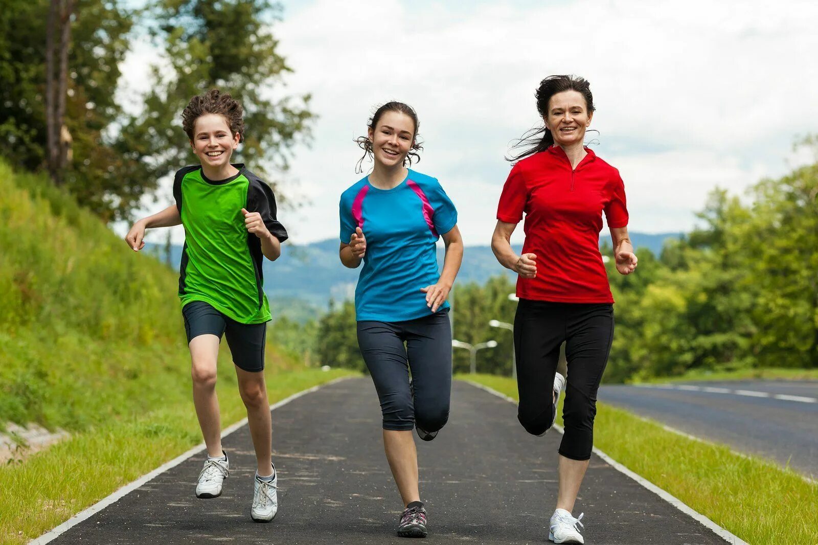 Занятие спортом. Спортивные люди. Спорт бег. Оздоровительный бег. Children do sports