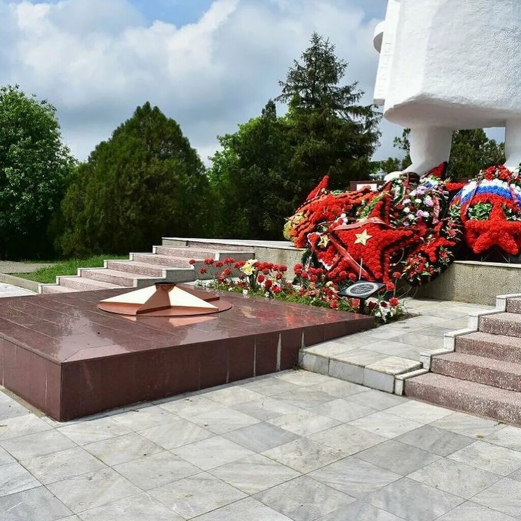 мемориальный комплекс сопка героев. краснодарский мемориал. обелиск героям великой отечественной войны краснодар. памятник на сопке героев крымский район. краснодарский мемориал.