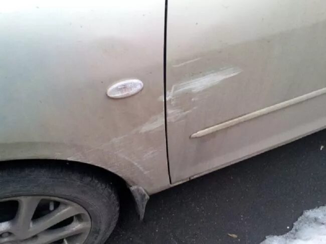 Авария хундай аксент сарапина вампер. Поцарапали машину во дворе. Ford focus царапины. Каско поцарапал. Каско поцарапал.