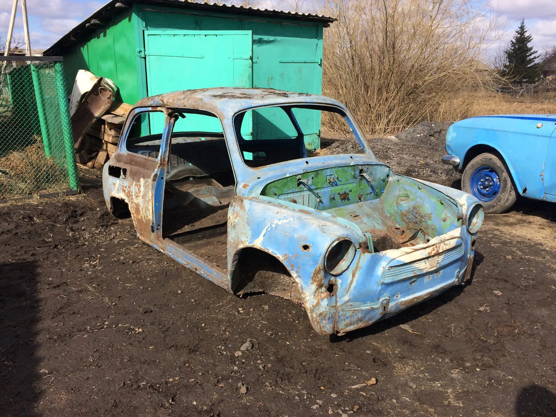 Разборка заз. Чермет заз 965. заз 965 синий. разобранный запорожец. разобранный заз.