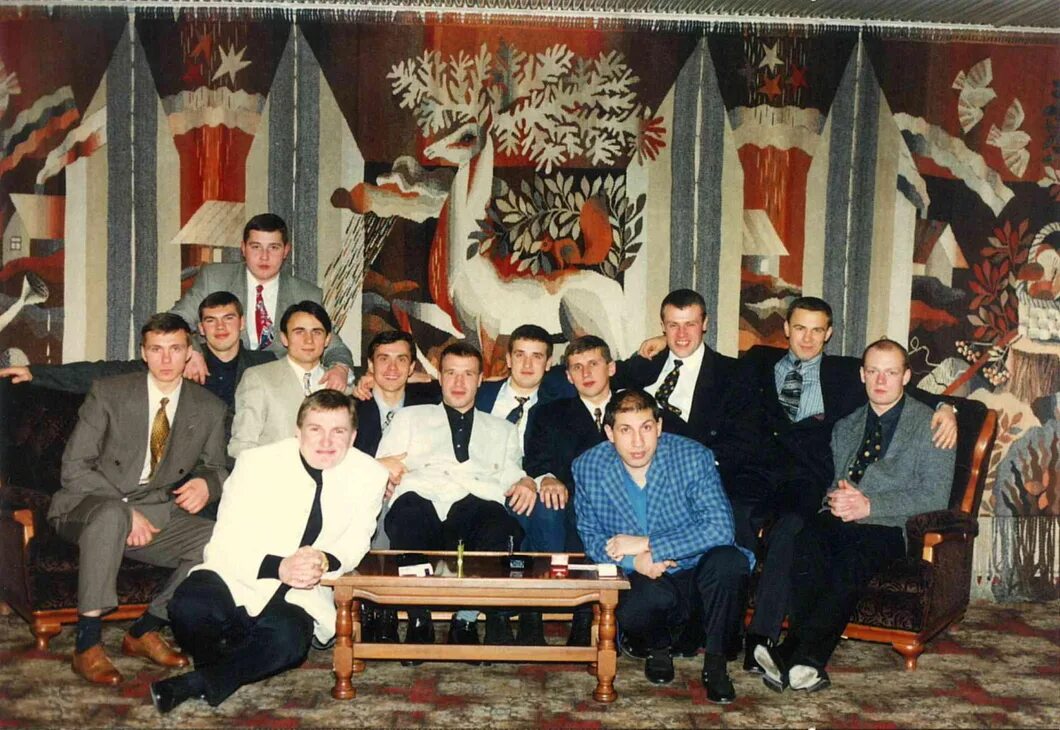 Быков авторитет красноярск. Анатолий быков 1994. Бык опг. Сергей зотин красноярск опг. Бригада анатолия быкова красноярск.