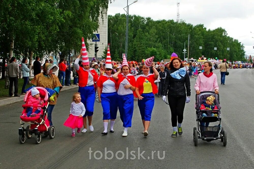 тобольский кремль 2021. школа 5 тобольск. базарная площадь 11 тобольск. фото храма в тобольске ночью. базарная площадь тобольск реконструкция.