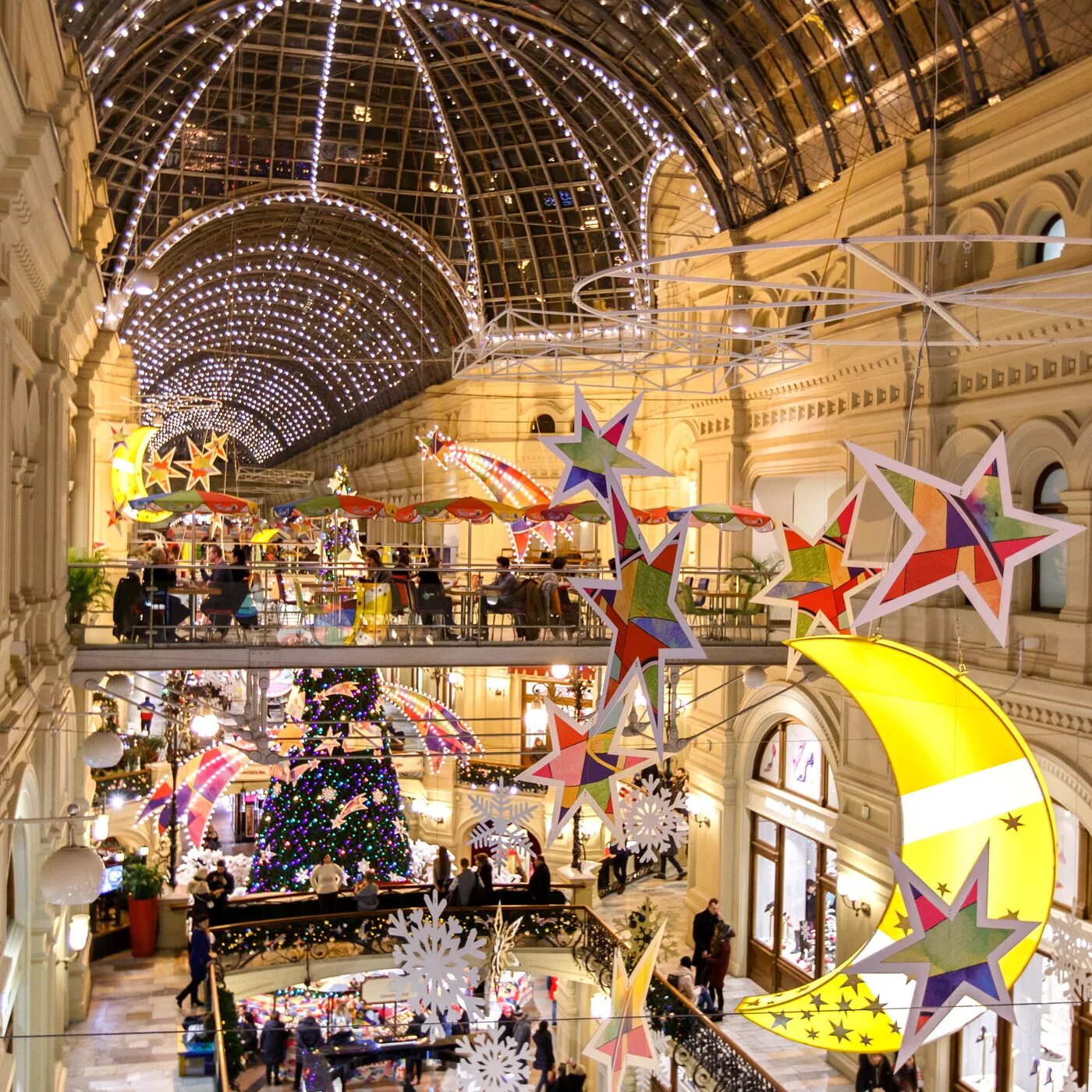 Гум москва новый год. Гум работа 2 января. Новогодняя ярмарка на красной площади. Гум двери. Гум работа 2 января.