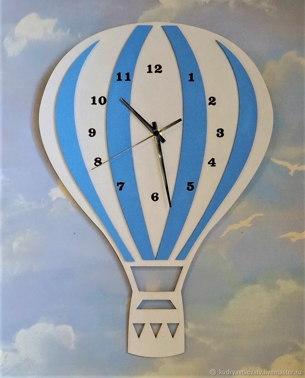 Часы шарова. Часы настенные воздушный шар. Часы настенные воздушный шар с корзиной. Деревянные часы воздушный шар. Настенные часы с шариками.