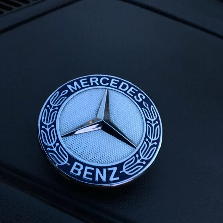 W164 логотип AMG. Значок Мерседес. Фиксатор эмблемы Mercedes. Мерседес с класс значок. Капот мерседес бенц