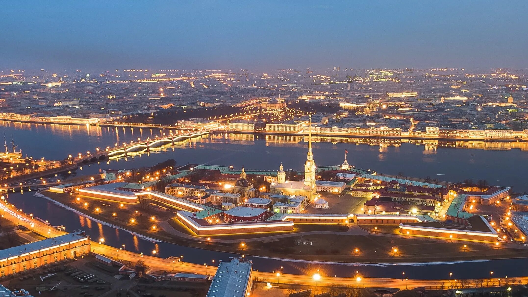 Дворцовая набережная гранит. Лев на набережной реки невы в санкт-петербурге. Туры в санкт петербург из набережных. Отель весна санкт-петербург. Нижегородская набережная в санкт-петербурге.