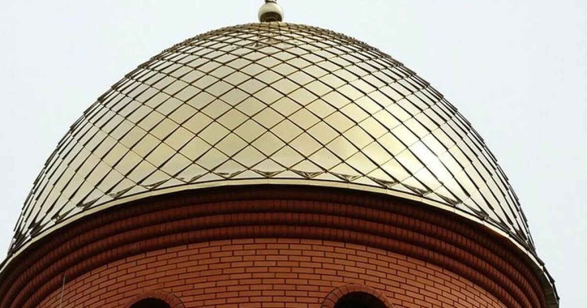 Установка креста на главном куполе церкви Фрола и Лавра