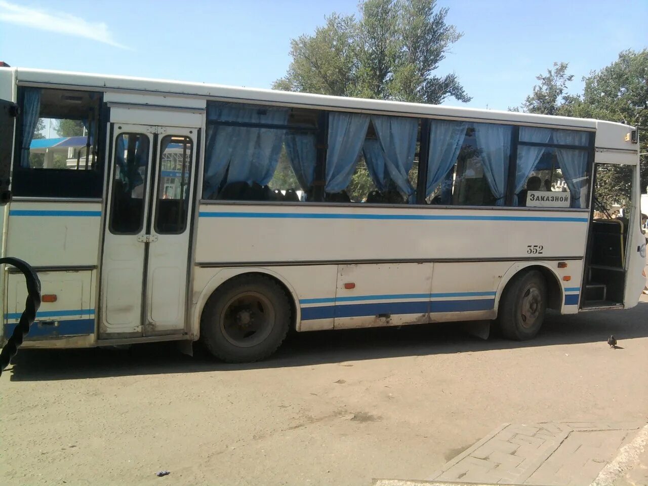 Автовокзал псков автобусы. Автовокзал псков. Паз 3240. Автобус псковской области. Автовокзал псков.