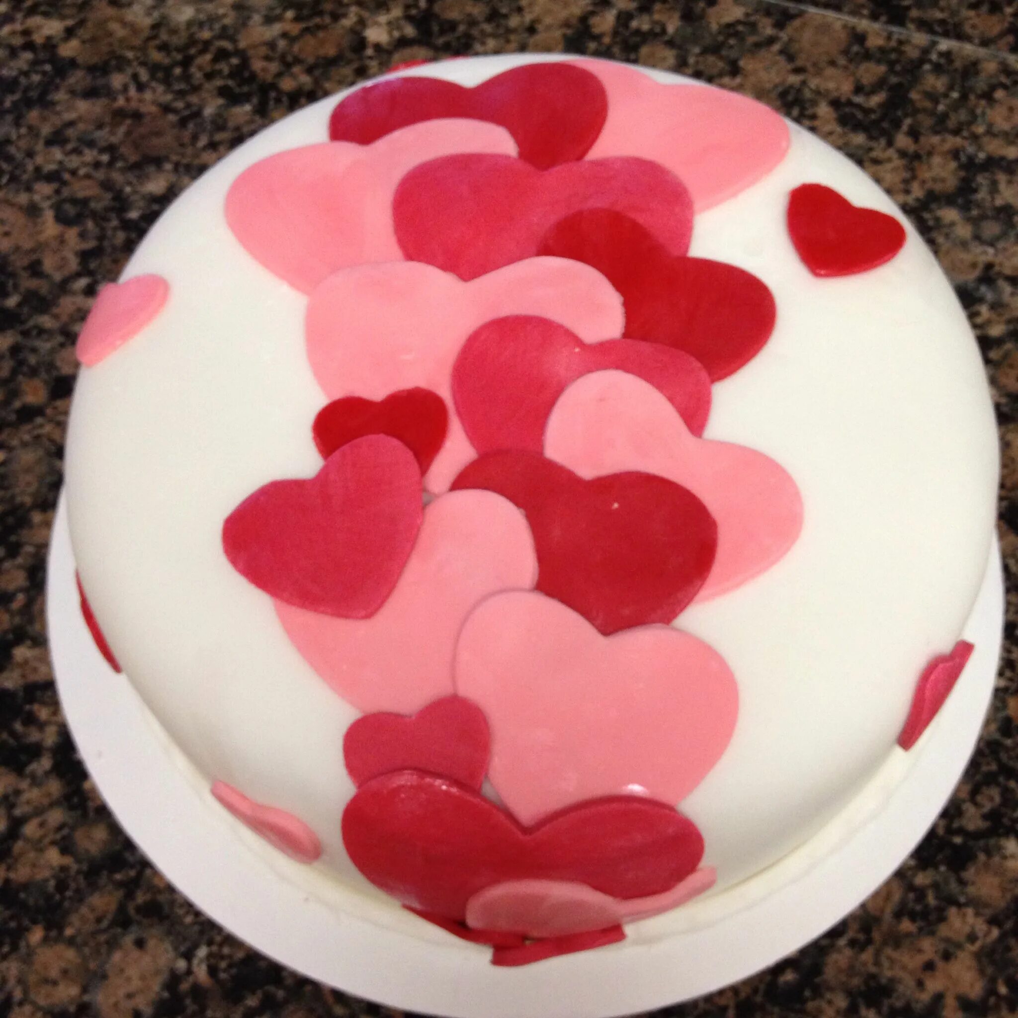 Украсить торт сердечками. Украсить торт сердечками. Украшение торта в виде сердца. Торт сердце кремовый. Украшение торта в форме сердца.