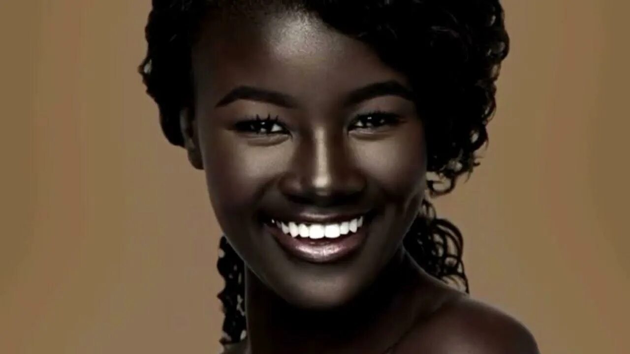 Коудиа Диоп. Темнокожие девушки. Красивая кожа темнокожий. Афроамериканец модель. Как называют темнокожих