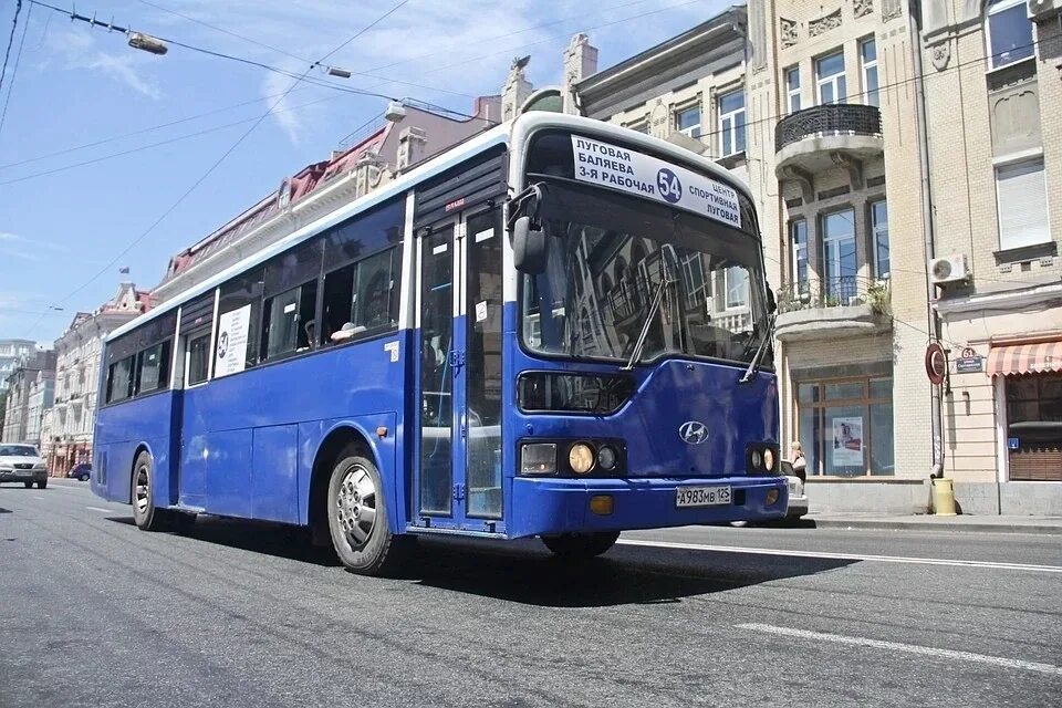 Транспорт автобусы владивосток. Автобус 28 Владивосток. Автобус 23 Владивосток. Владивостокский транспорт. Автобус 1 Владивосток.