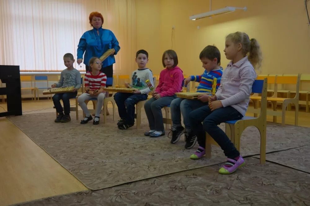 Сегодня в садик идти. Сегодня в садик идти. Сегодня в садик идти. Мальчик в садике. В детский садик хожу.