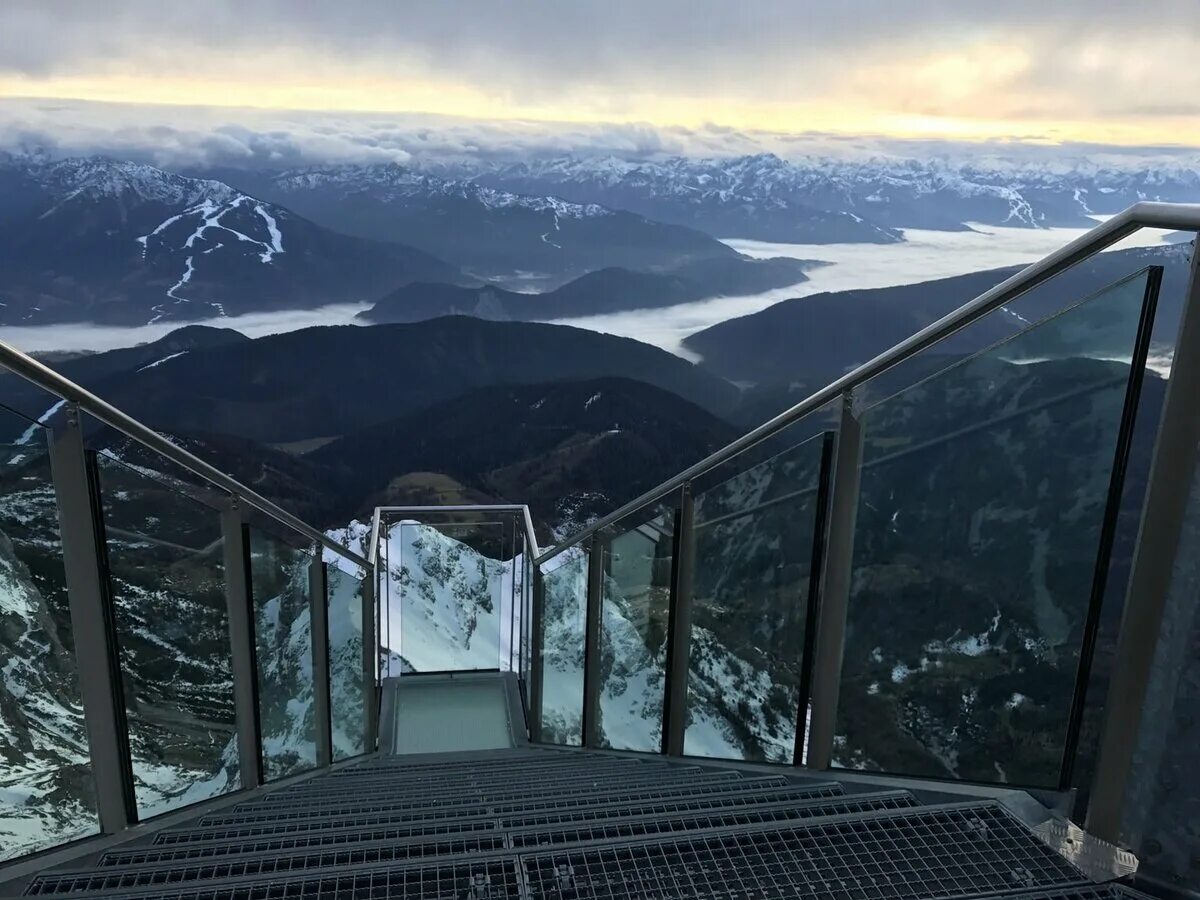 Красивые смотровые площадки. Гора Дахштайн Австрия. Смотровая площадка Glacier Skywalk. Австрия горы серпантин смотровая площадка.