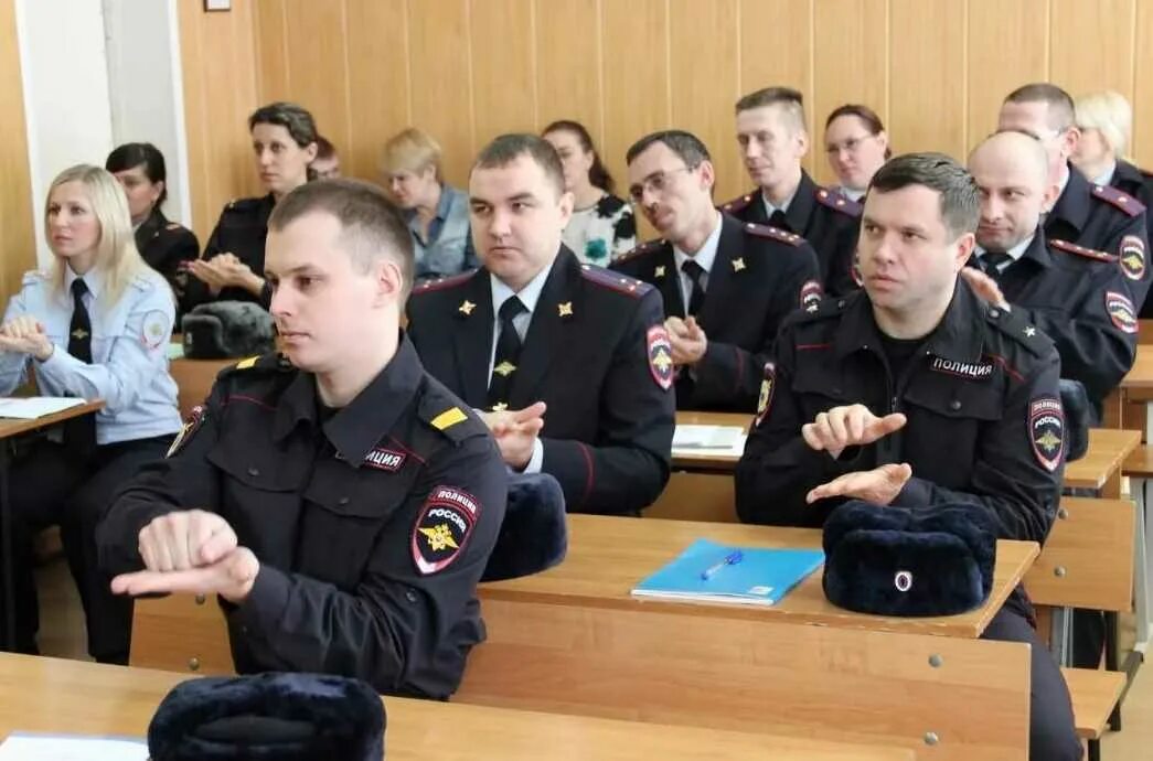 Образование для работы в полиции. Сотрудник полиции. полицейская занятия. сотрудник полиции учеба. профессиональная подготовка полицейских.