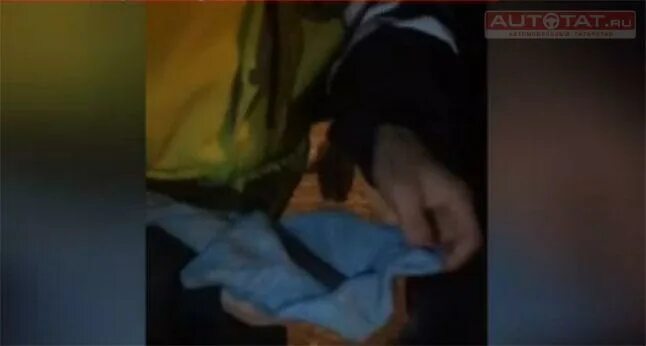 Таксист облапал пассажирку. Уснула в такси. Телка отсасывает в машине. Таксист в казани облапал спящую девушку. Таксист пристает в машине.