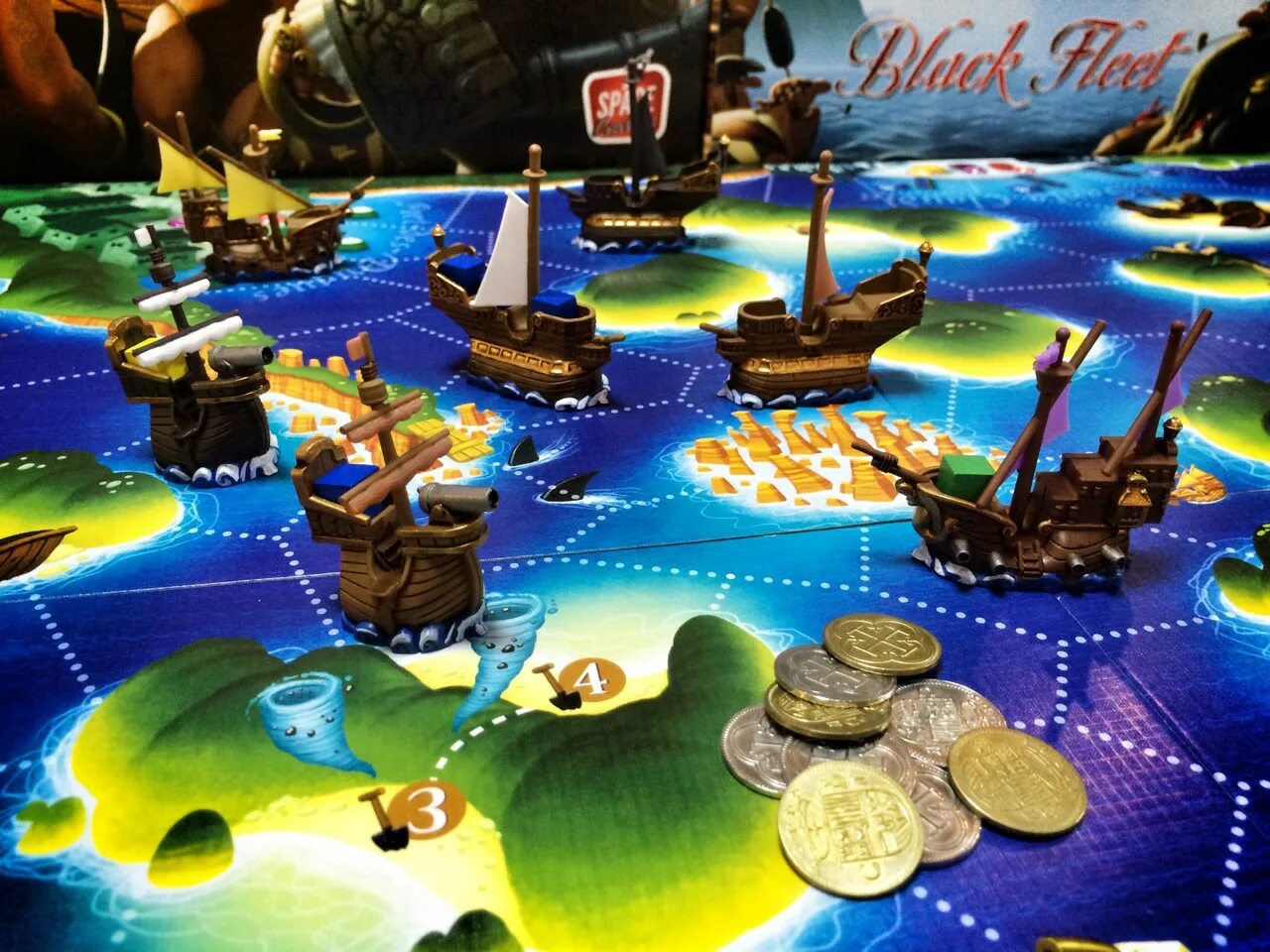 Играть в черное море. Настолка корабль. Настольная игра «корабль». Игра настольная "пираты". Настольная игра морская торговля.