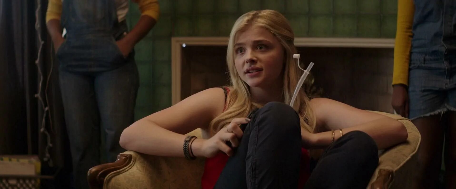 Neighbors party. Little neighbors 2. Neighbors 2 sorority rising. Хороший сосед 2016. Neighbors 2 sorority rising.