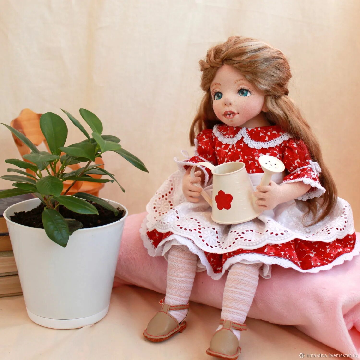 Куплю куклу тюмень. Куклы Людмилы Дмитриенко. Красное платье для текстильной куклы. Куклы Людмилы Сарайкина.