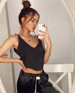 Ayşegül Çinar Turkish Beauty, Woman Crush, Camisole Top, Cute Outfits, Tank...