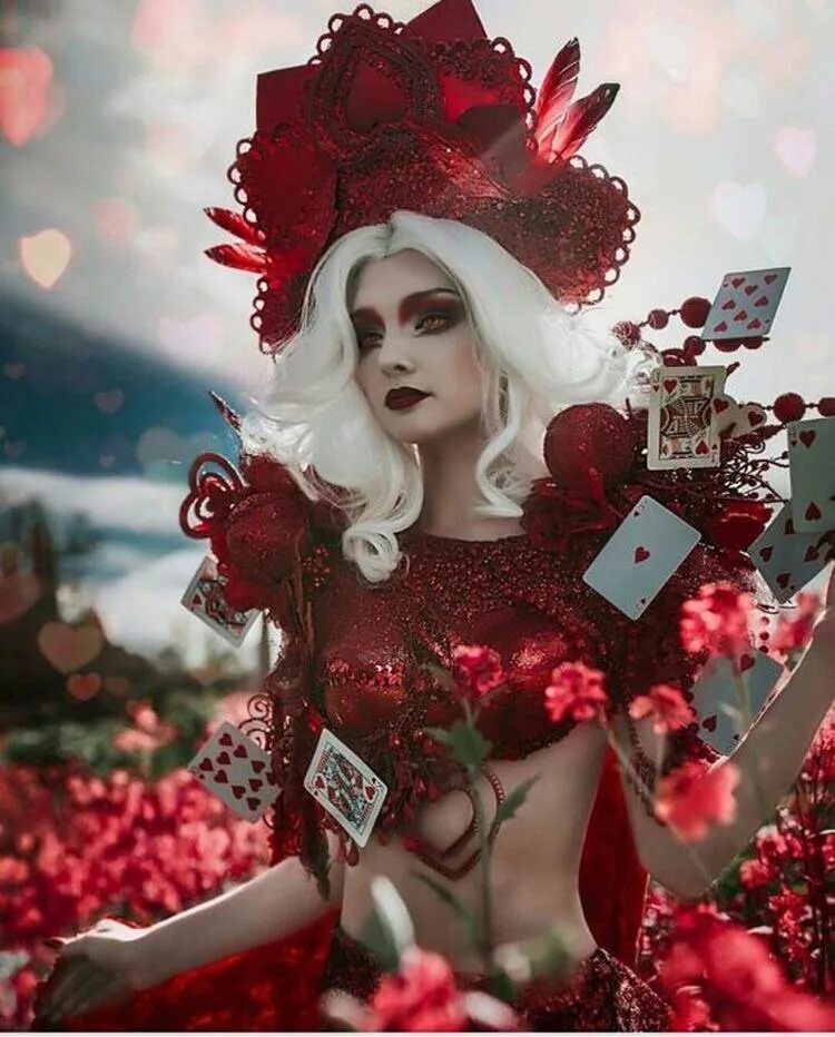 Червонная Королева образ на Хэллоуин. Червонная дама Алиса в стране чудес. Червонная Королева Алиса. Червонная Королева косплей. Образы косплей