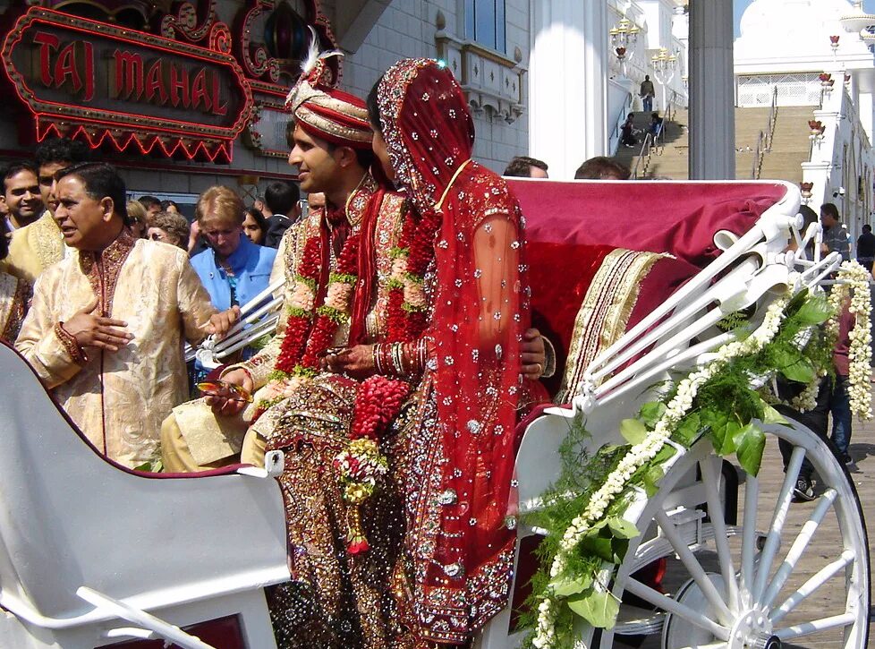 Индийская свадьба. Свадьба в Индии. Свадебные традиции в Индии. Свадебные обычаи Востока.