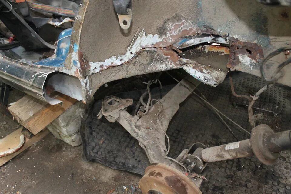 Задний лонжерон ваз 21099. Задний лонжерон ваз 21099. Как поменять задний лонжерон. Переварка лонжеронов ваз 2109. Ваз 2110 крепление лонжерона.