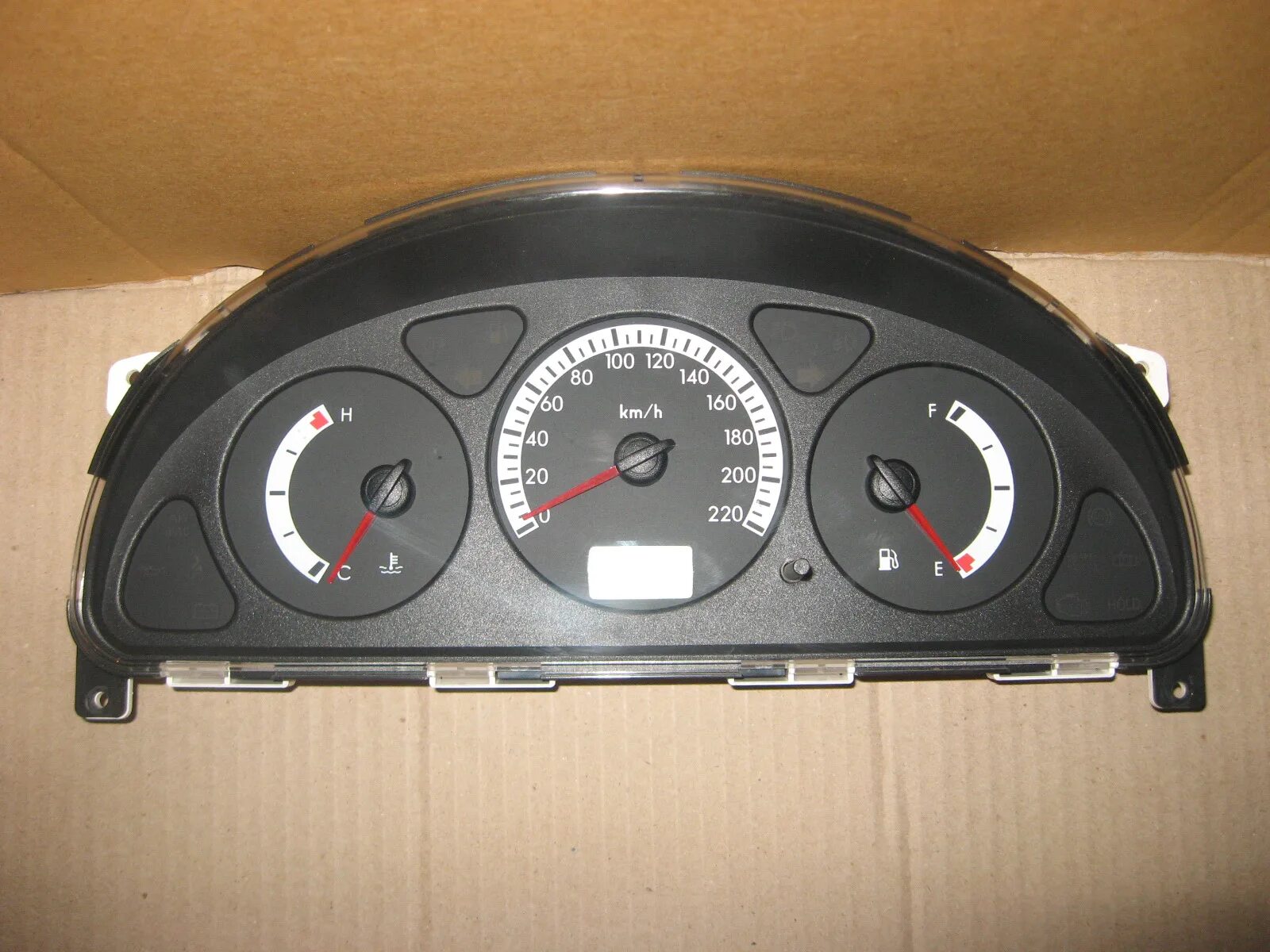 Панель заз шанс приборная панель. Панель ланос 1. Панель с тахометром ланос. Заз шанс 1. Щиток приборов ланос с тахометром.