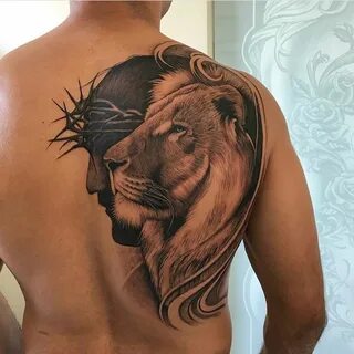 Тату Льва на спине мужчины