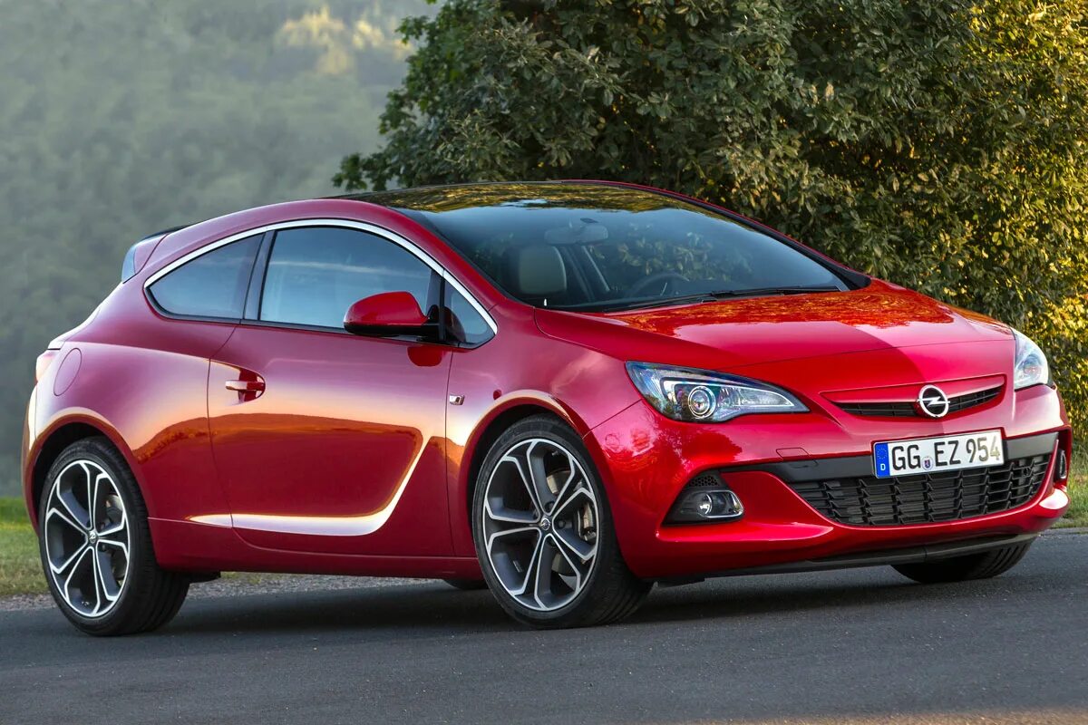 Opel Astra GTC 2012.