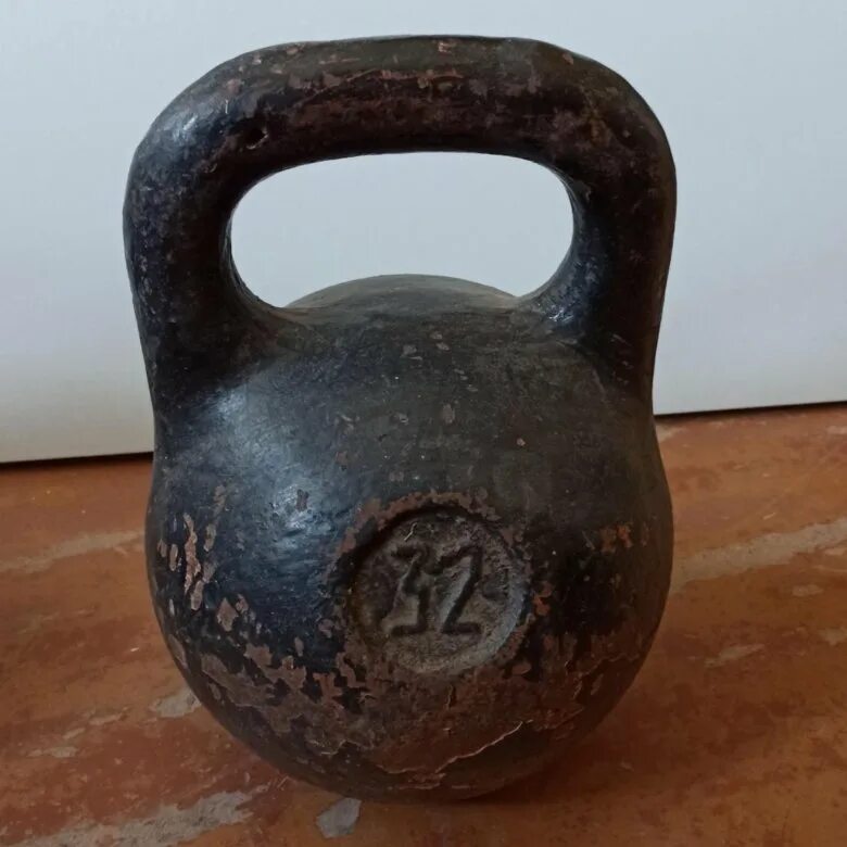 Гиря 200 кг. Бронзовая гиря 32гр. Гиря уральская 32 кг кроссфит. Гири 32 кг стоит. Гири китай 32 кг.