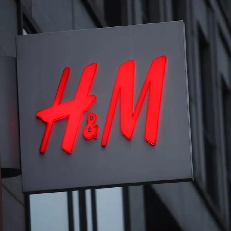 Вывески м. H&M. H M магазин. H M логотип. Магазин н м.