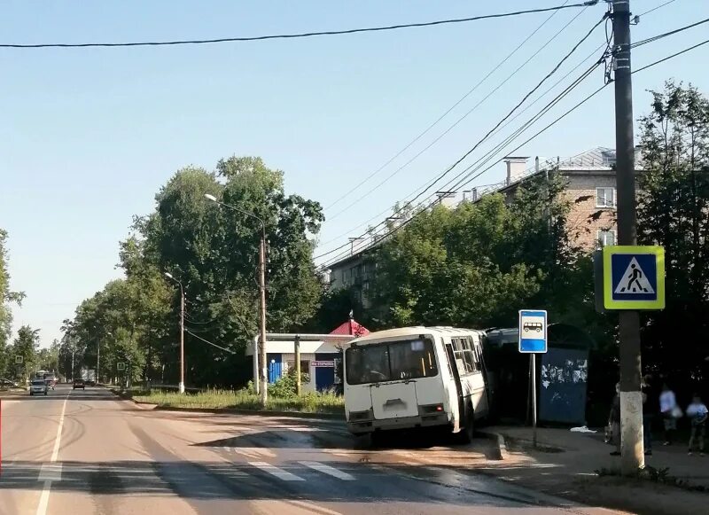 Снять ост. Город Шуя общественный транспорт. Город Шуя остановки. Автобус Шуя. Остановка автобусов в Шуе.