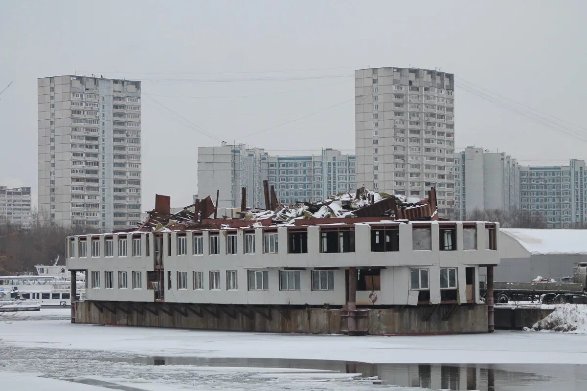 Баваро ресторан москва. Нагатинский затон. Нагатинский затон метро. Нагатинский затон набережная. Ресторан базилик москва.