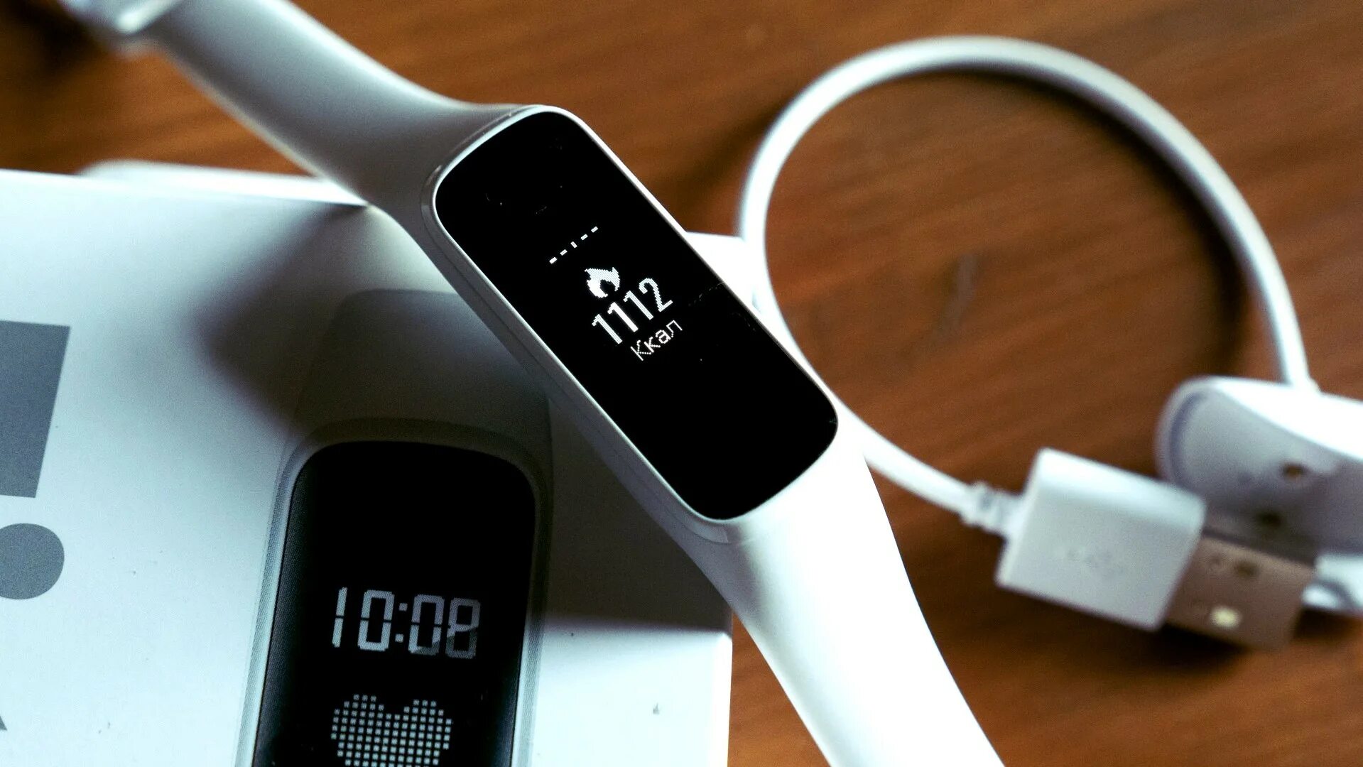 Как подключить галакси фит 3 к айфон Galaxy Fit e, Mi Band 3'e rakip bilekliğin Türkiye fiyatı ve özellikleri