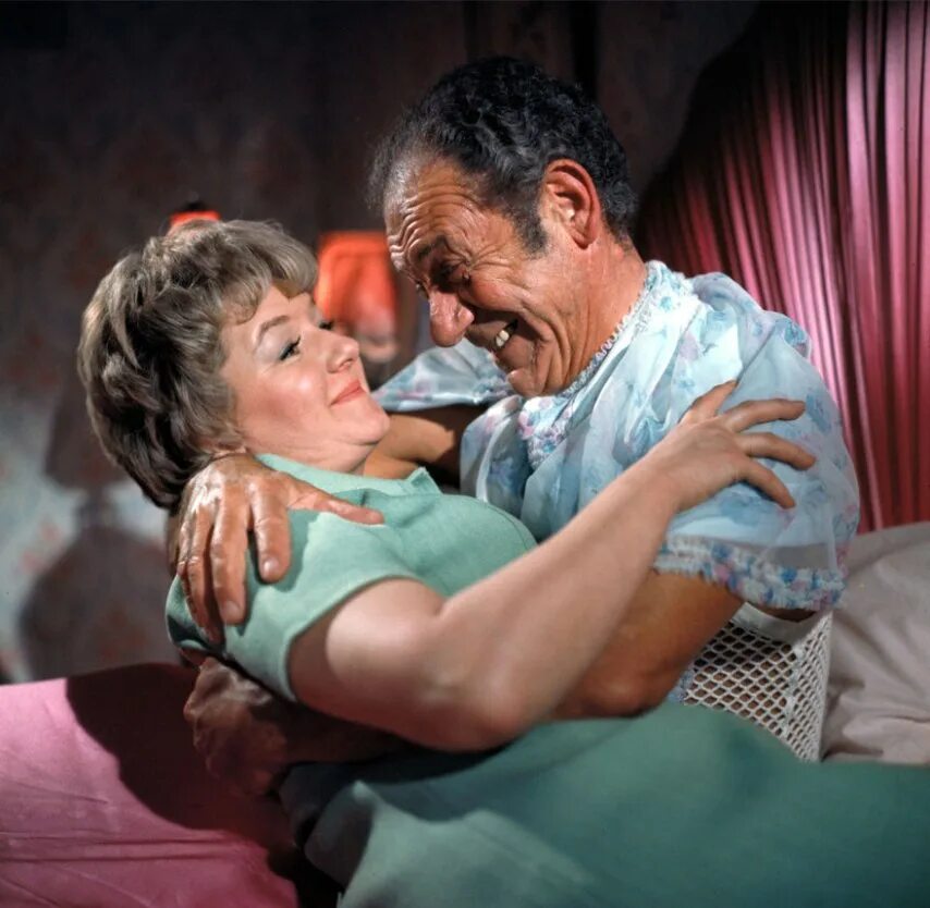 Красивый чемодан. Итальянские актеры комедианты толстый и худой. Carry on 1. Самозванцы сериал с 1998 г рома. Голубые джунгли 1978.